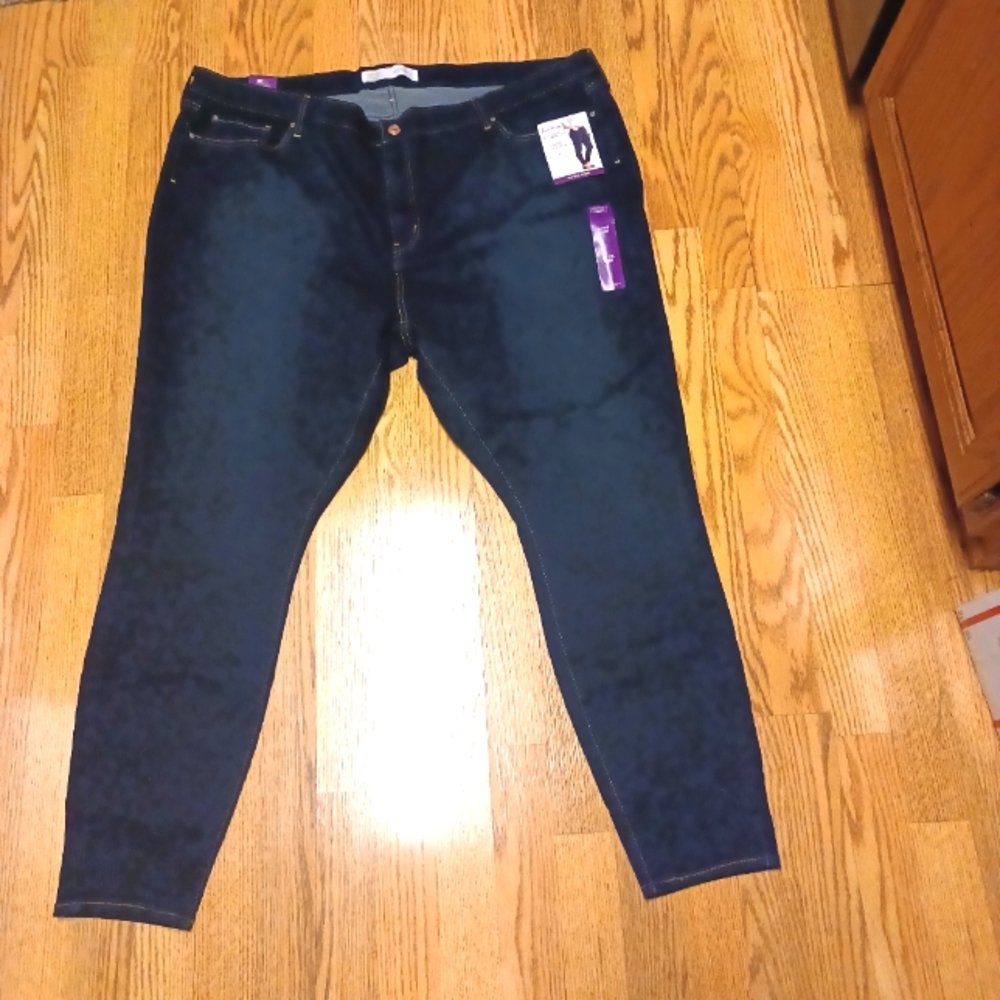 Signature Levi Strauss Gold Mid Rise Skinny Jeans